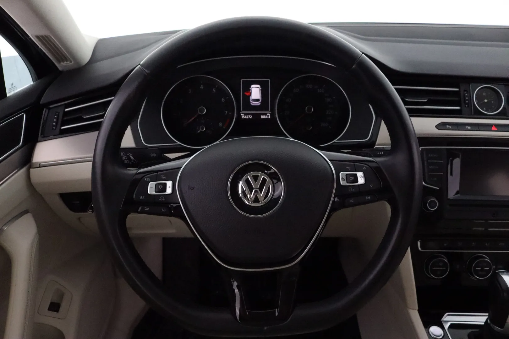 VOLKSWAGEN Passat XNO-236 carousel image
