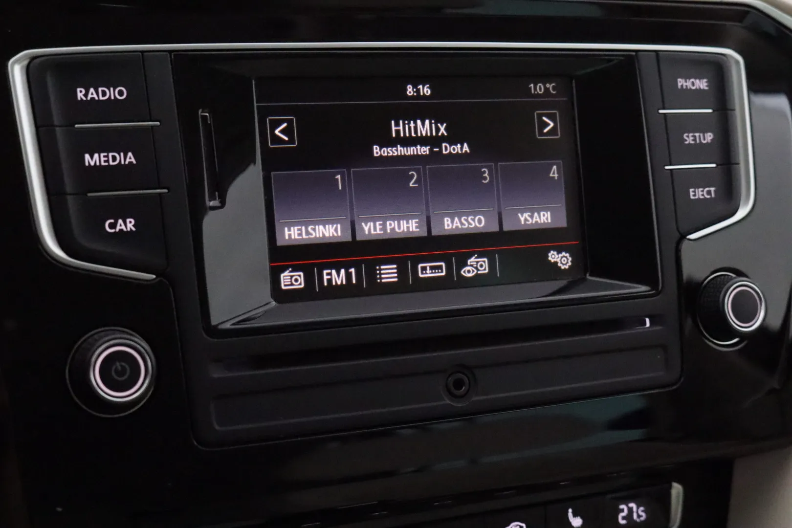 VOLKSWAGEN Passat XNO-236 carousel image