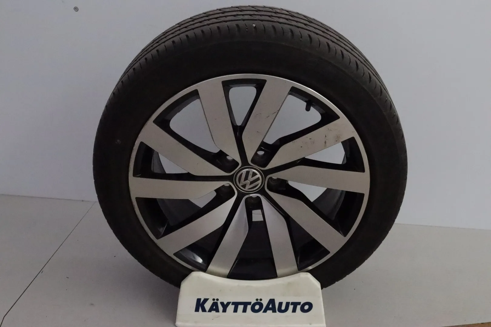 VOLKSWAGEN Passat XNO-236 carousel image