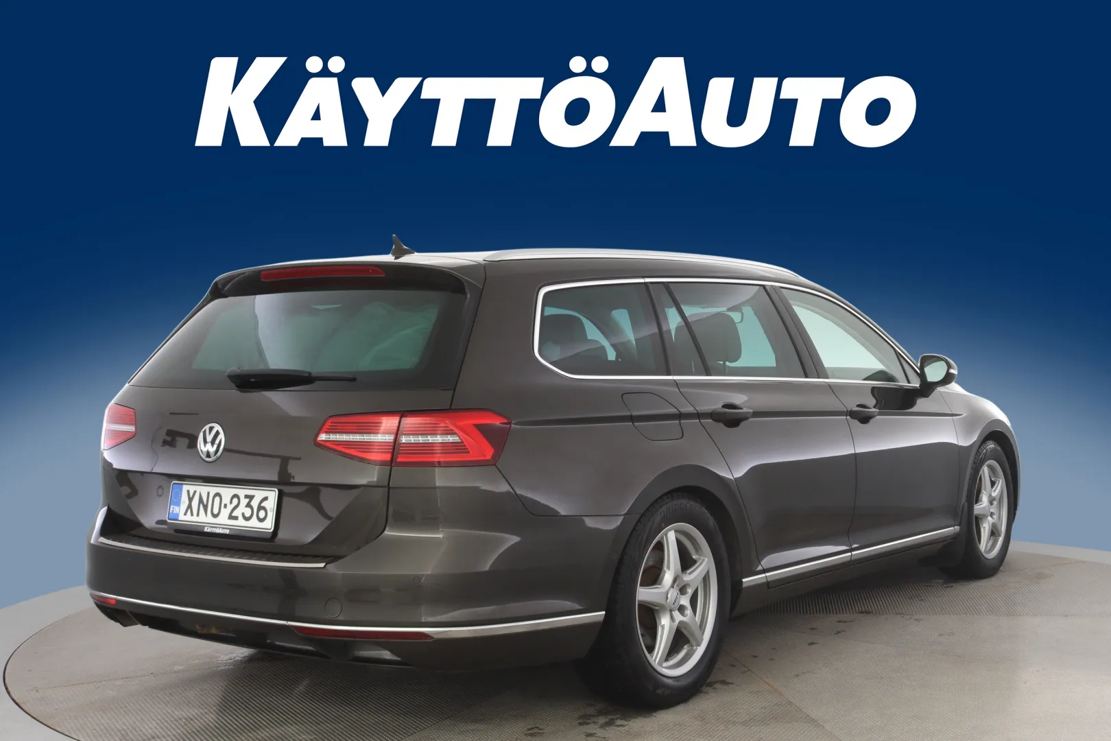 VOLKSWAGEN Passat XNO-236 carousel image