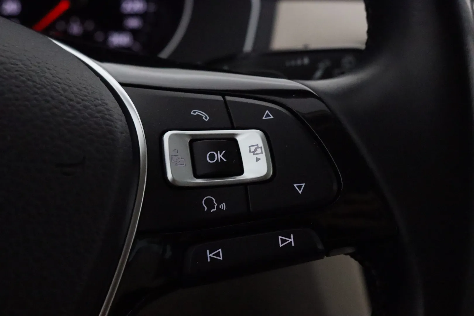 VOLKSWAGEN Passat XNO-236 carousel image