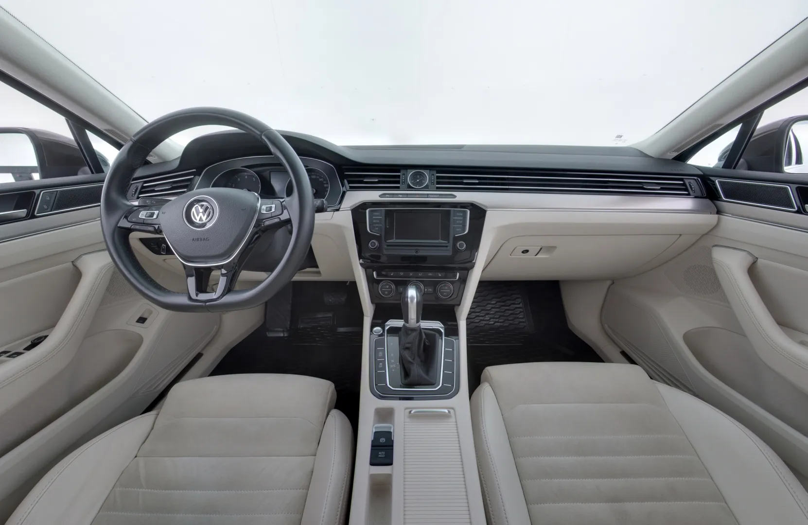 VOLKSWAGEN Passat XNO-236 carousel image