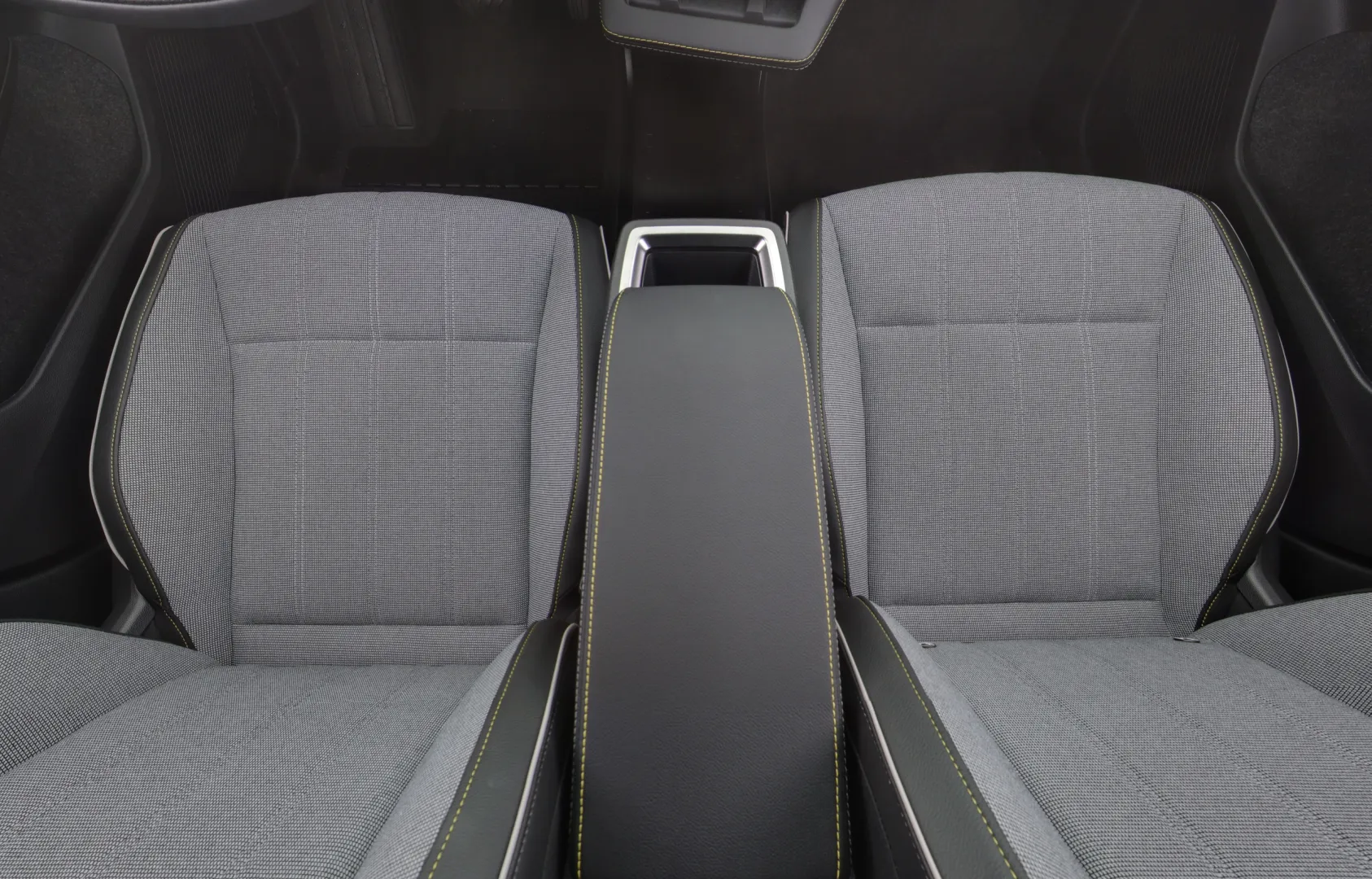 Renault Scenic ZPT-110 carousel image