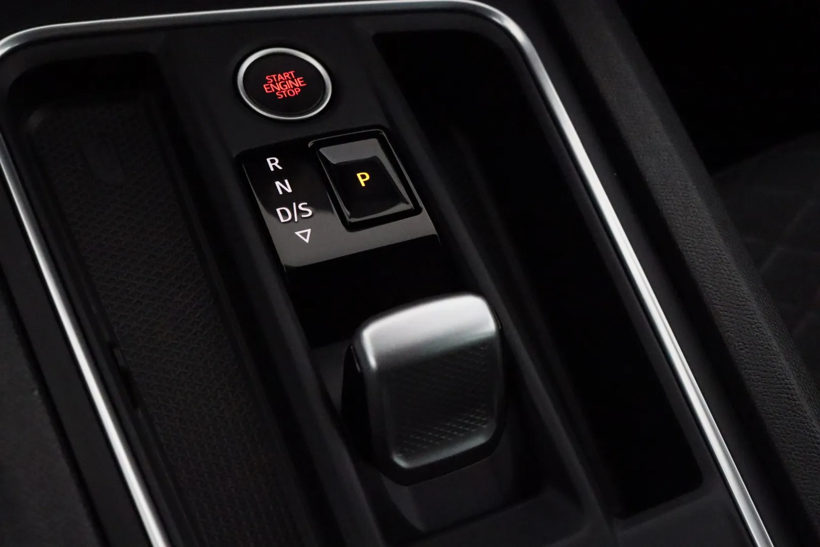 SEAT Leon Sportstourer MPK-573 carousel image