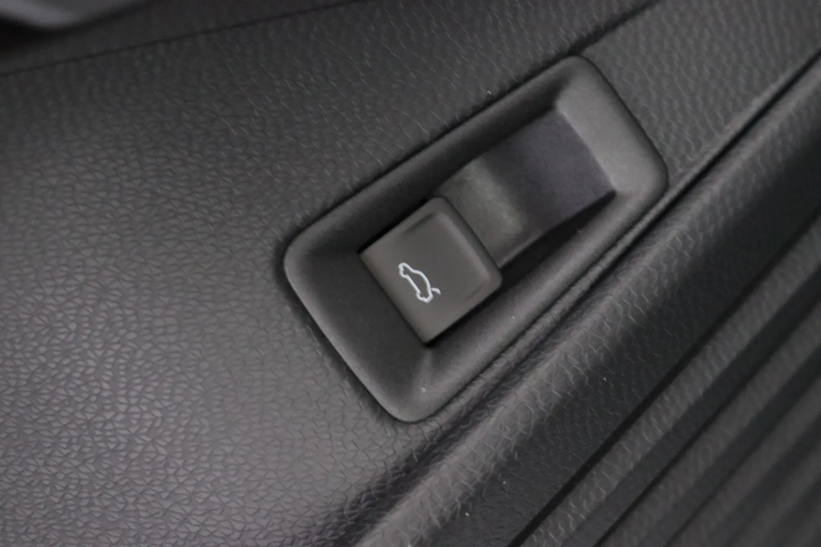 Volkswagen ID.4 RXS-453 carousel image