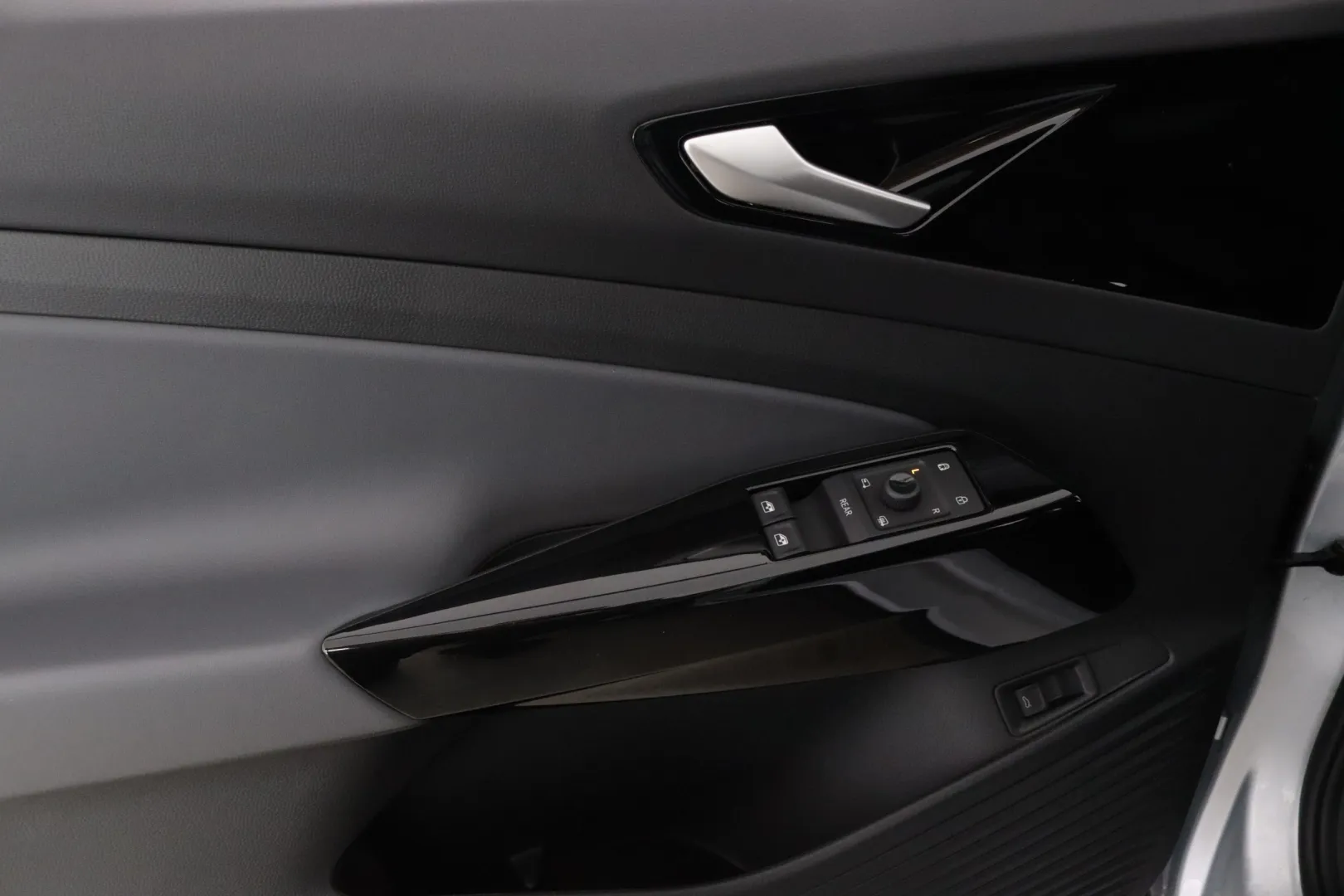 Volkswagen ID.4 RXS-453 carousel image