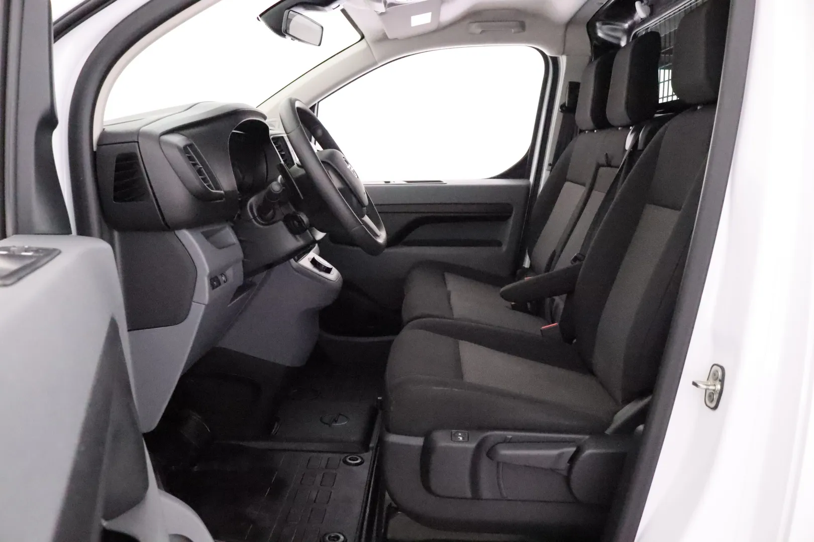 OPEL Vivaro RUX-982 carousel image