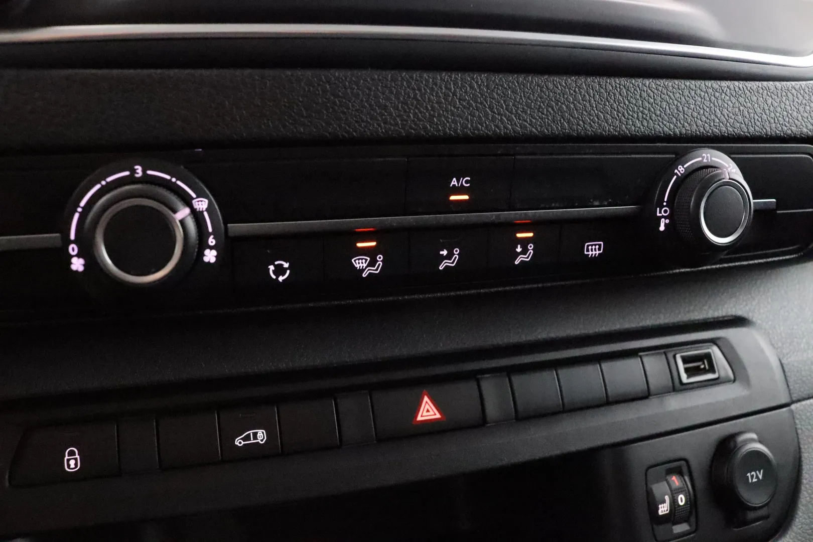 OPEL Vivaro RUX-982 carousel image