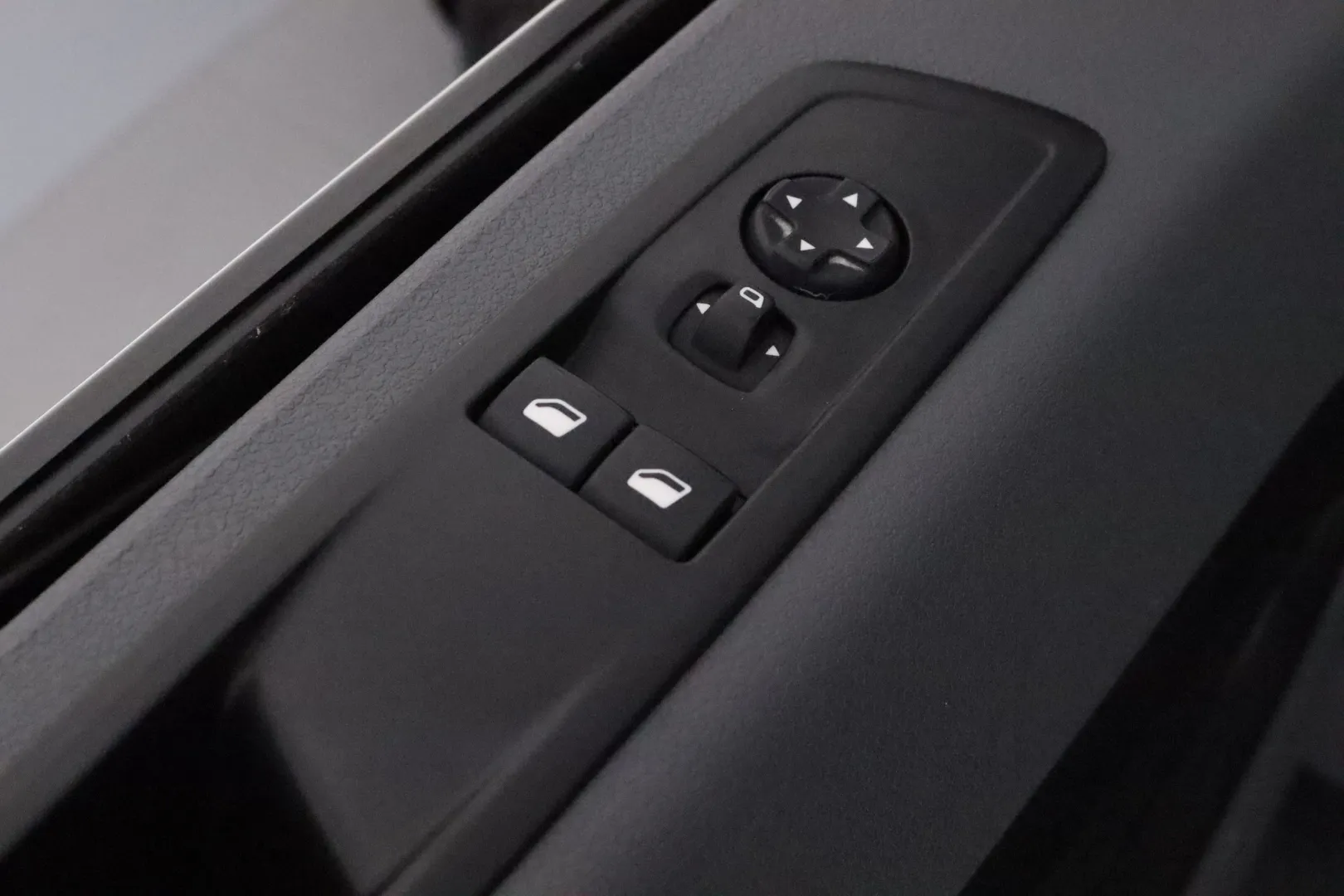 OPEL Vivaro RUX-982 carousel image