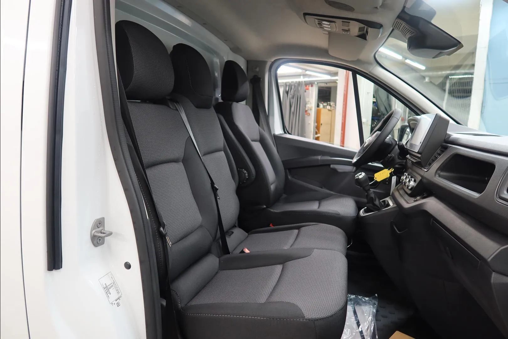 Nissan Primastar FSR-873 carousel image