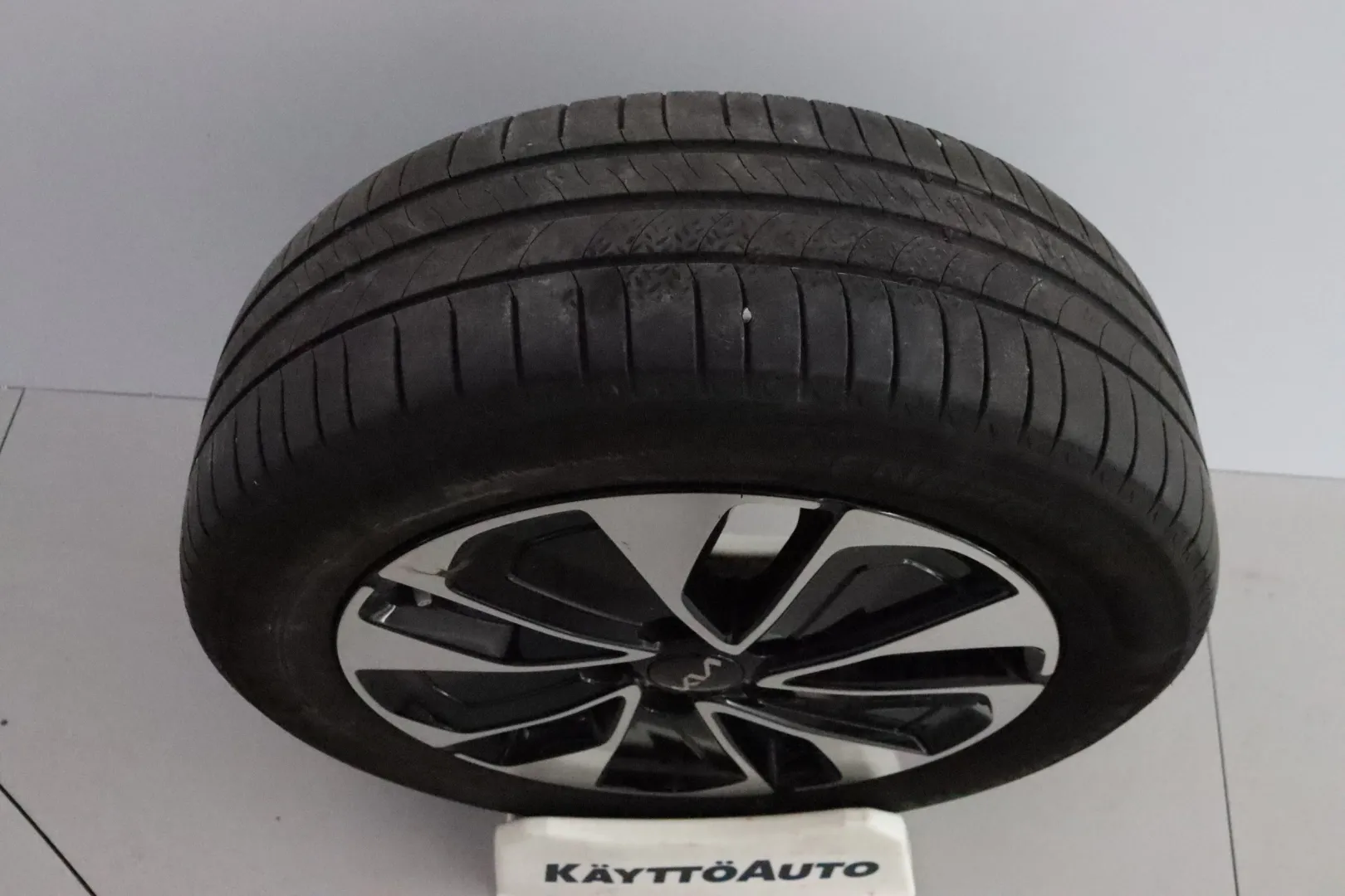 KIA Ceed CRG-889 carousel image