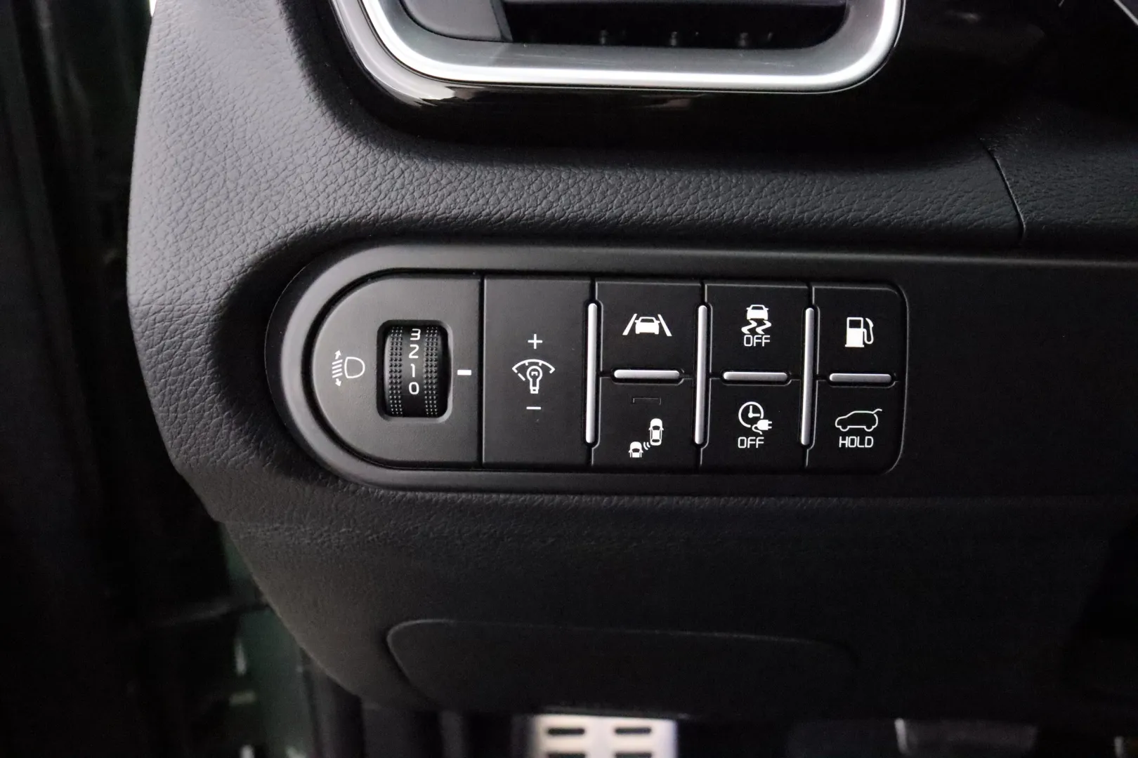 KIA Ceed CRG-889 carousel image