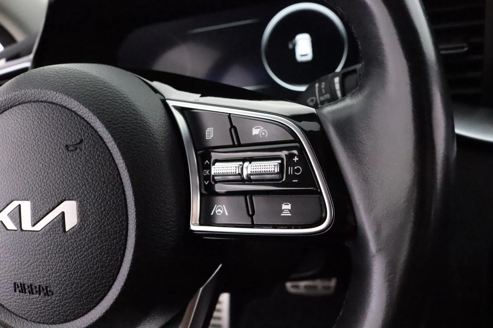 KIA Ceed CRG-889 carousel image