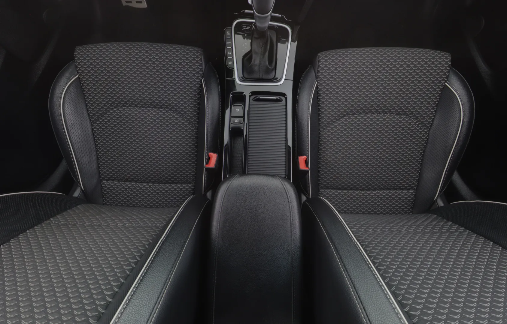 KIA Ceed CRG-889 carousel image