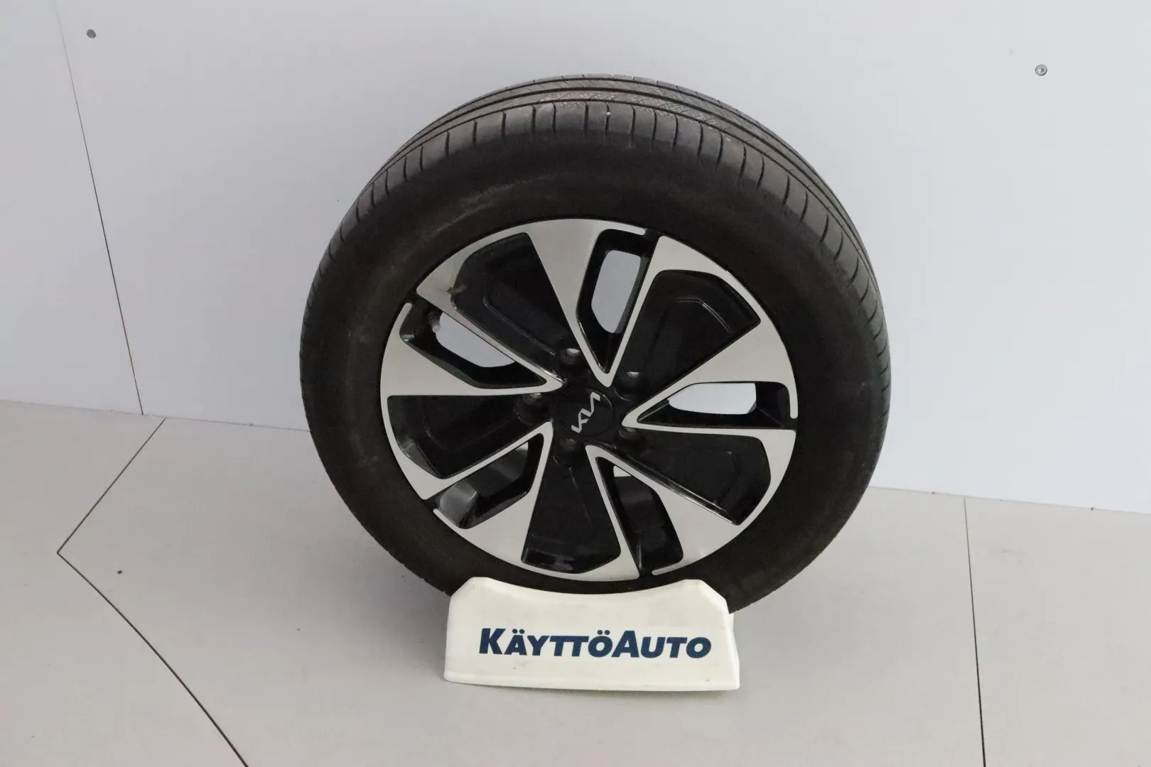 KIA Ceed CRG-889 carousel image