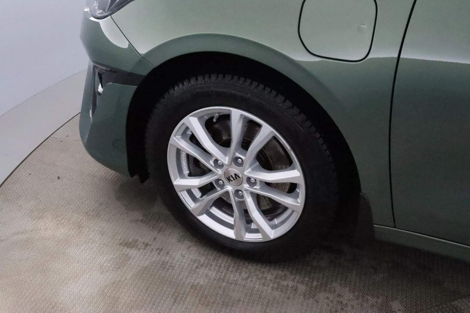 KIA Ceed CRG-889 carousel image