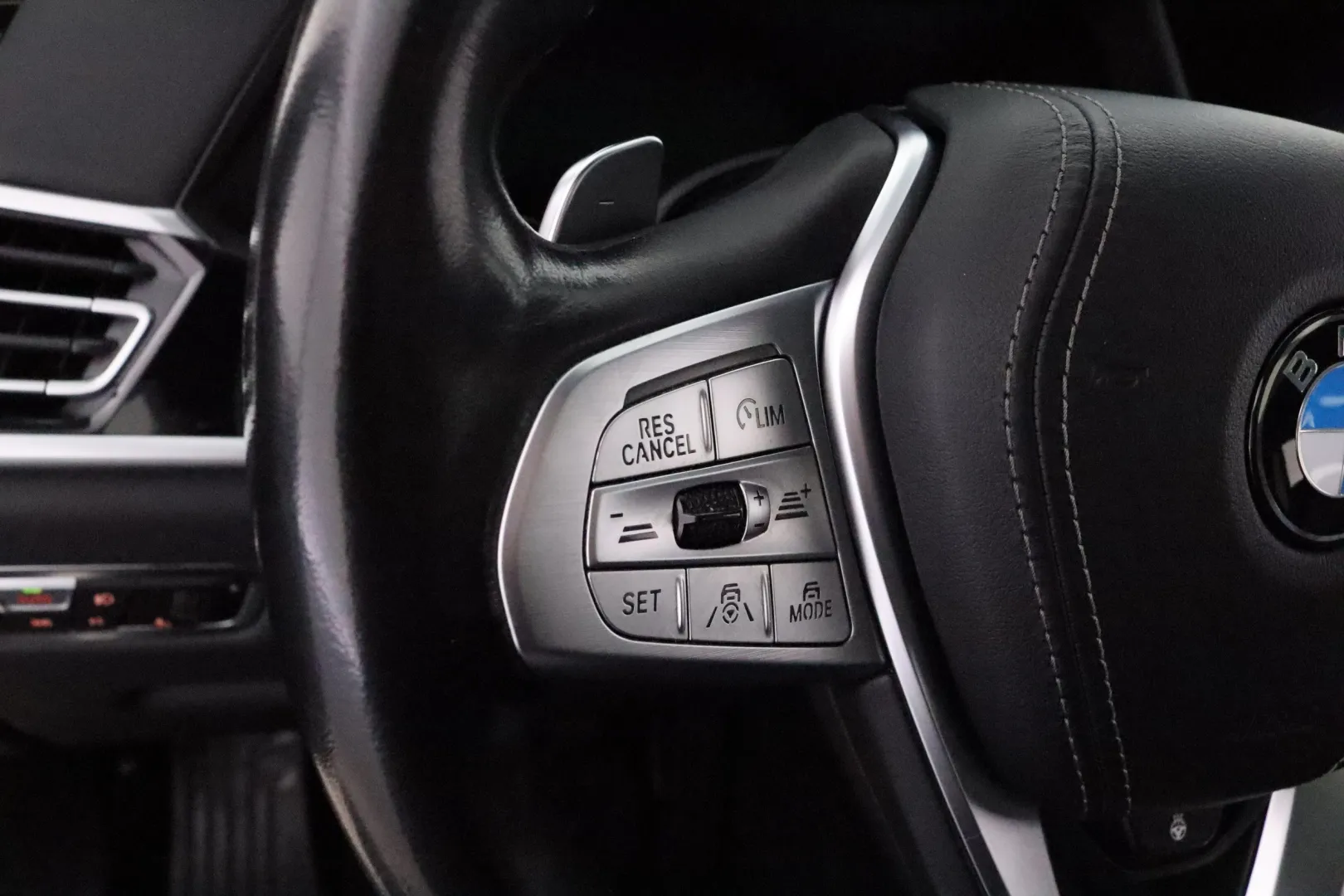 BMW X7 YLE-206 carousel image