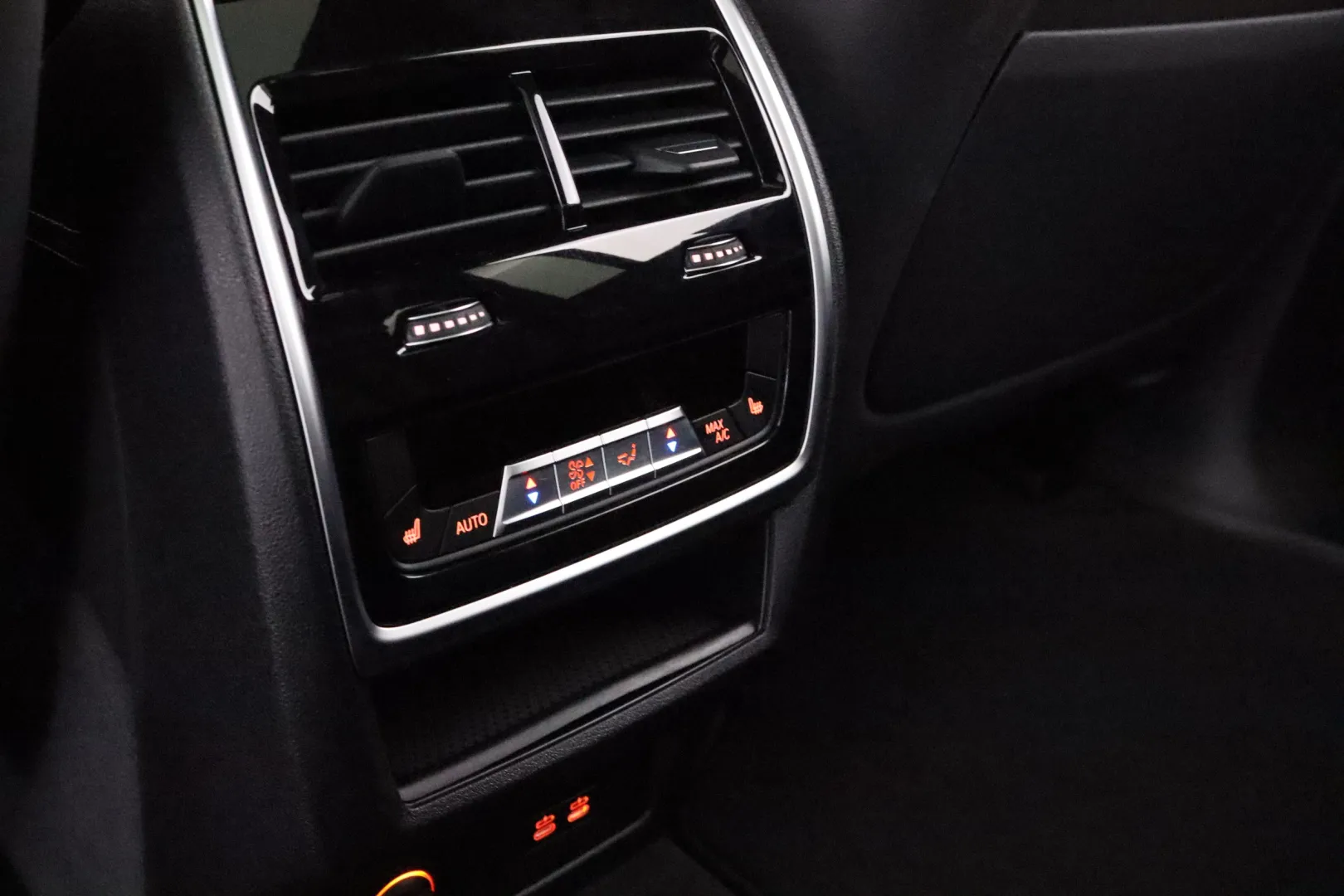 BMW X7 YLE-206 carousel image