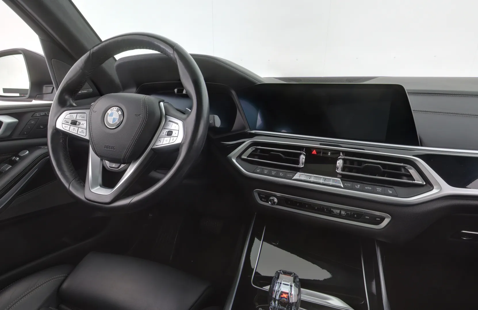 BMW X7 YLE-206 carousel image