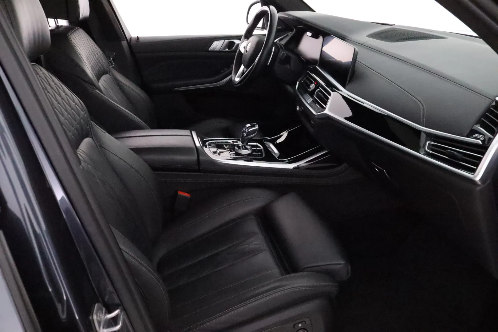 BMW X7 YLE-206 carousel image