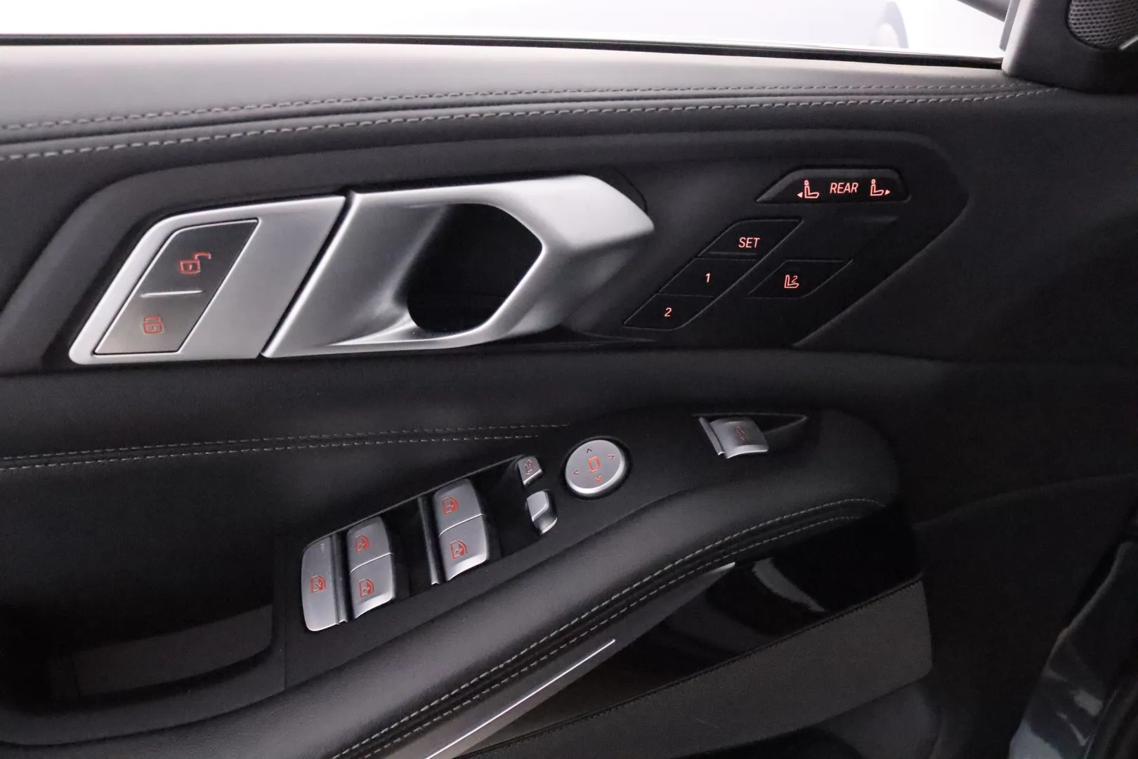 BMW X7 YLE-206 carousel image
