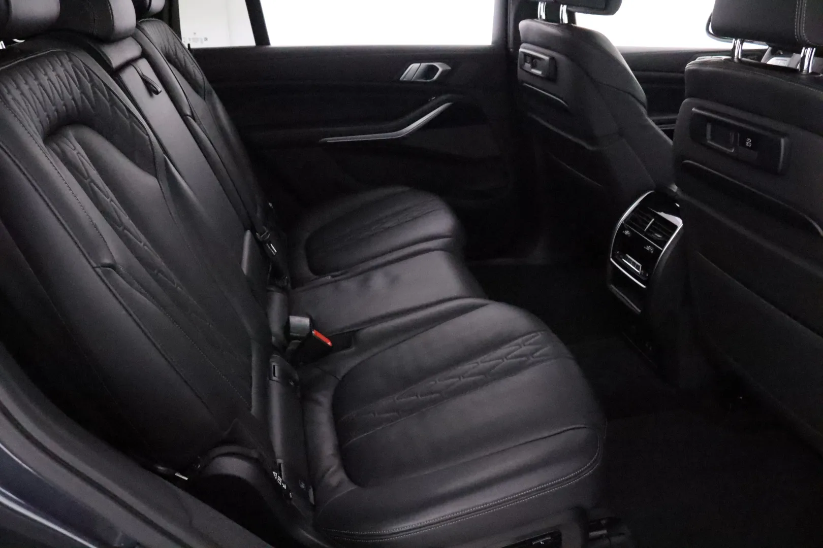 BMW X7 YLE-206 carousel image