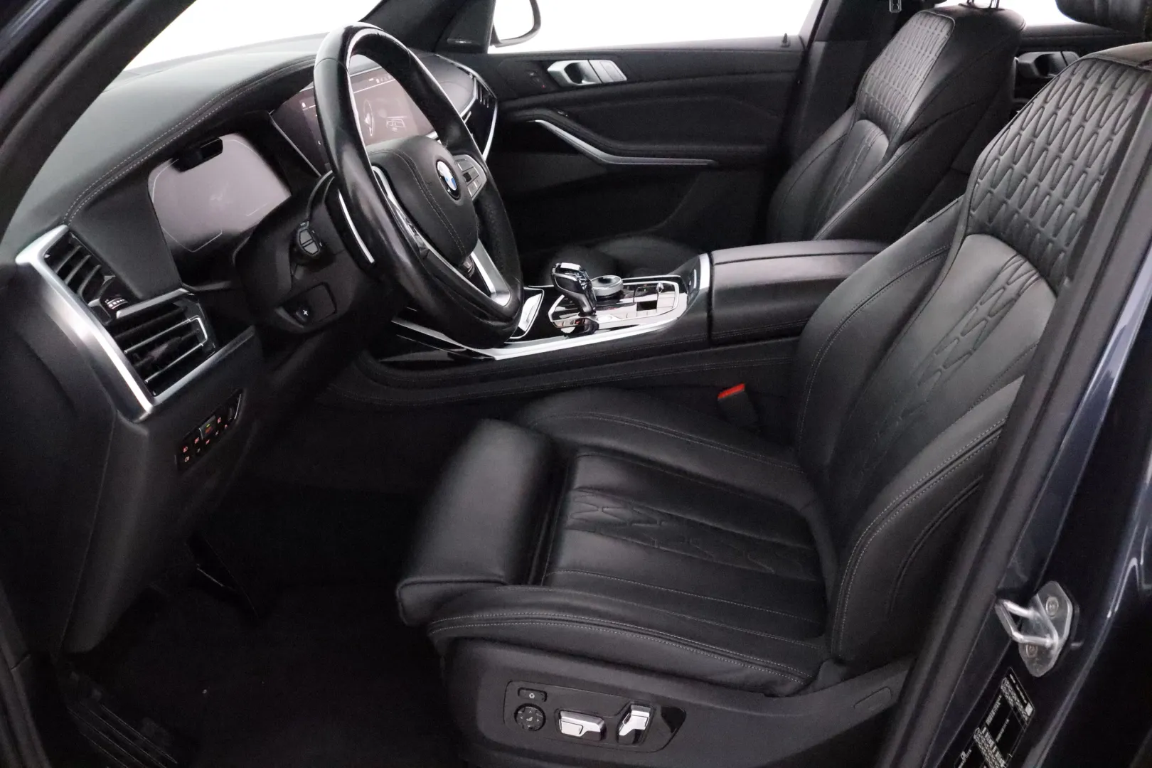 BMW X7 YLE-206 carousel image