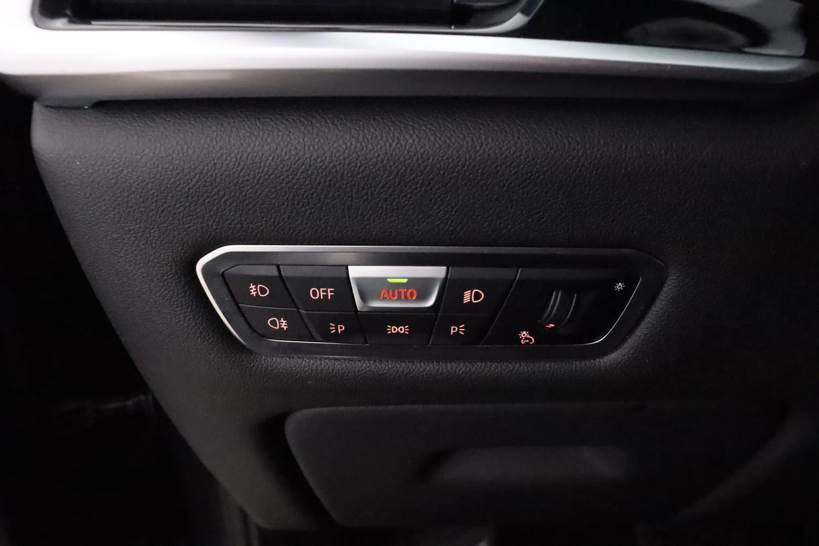 BMW X7 YLE-206 carousel image