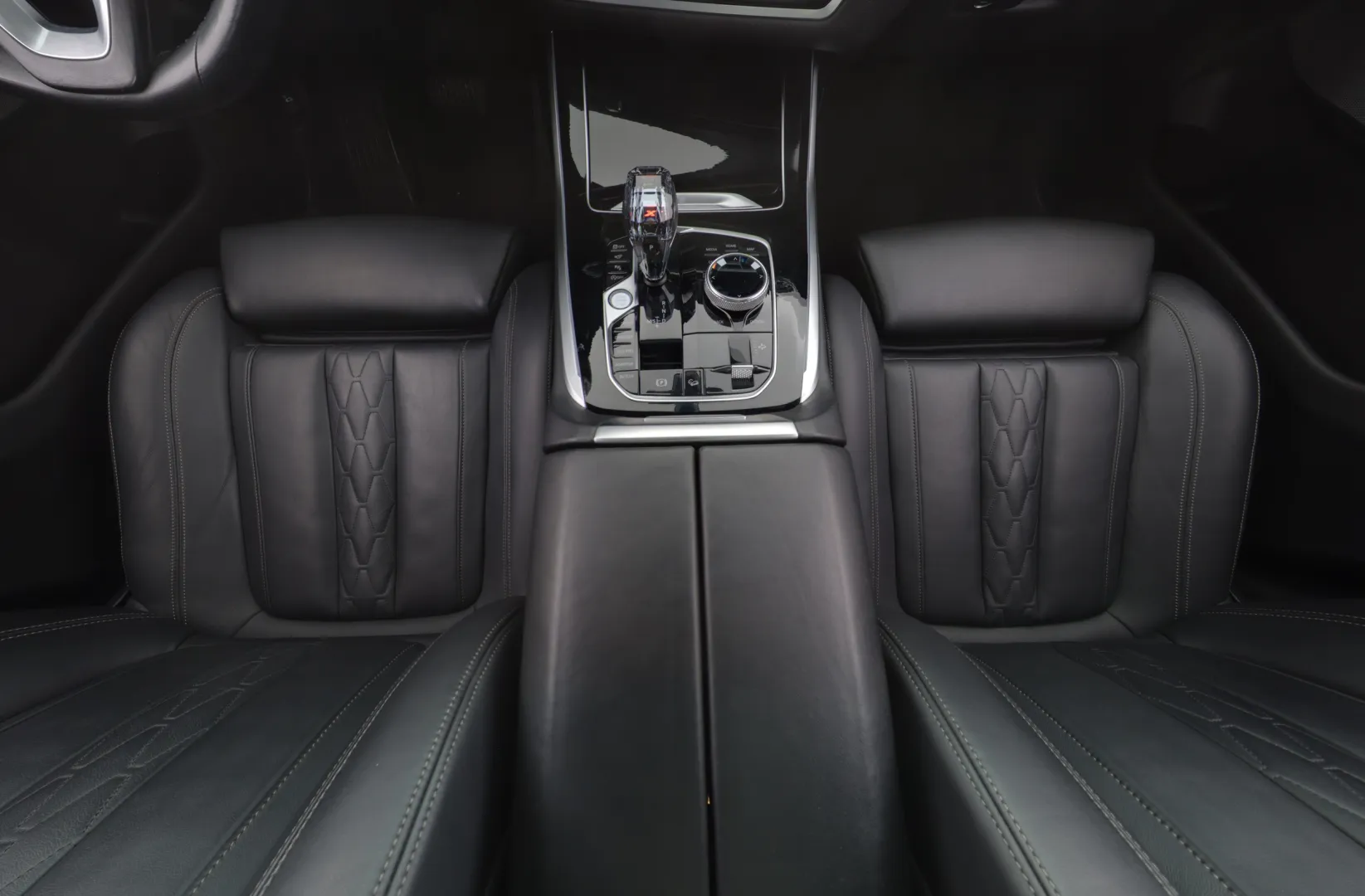 BMW X7 YLE-206 carousel image