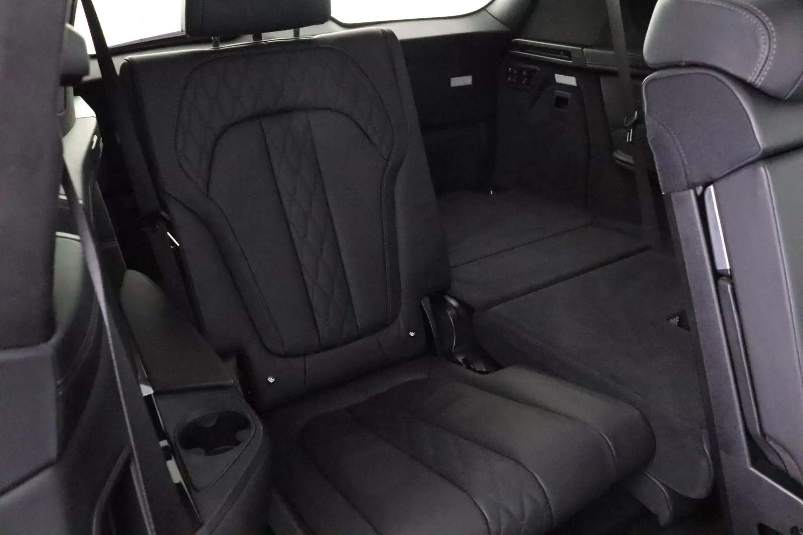 BMW X7 YLE-206 carousel image