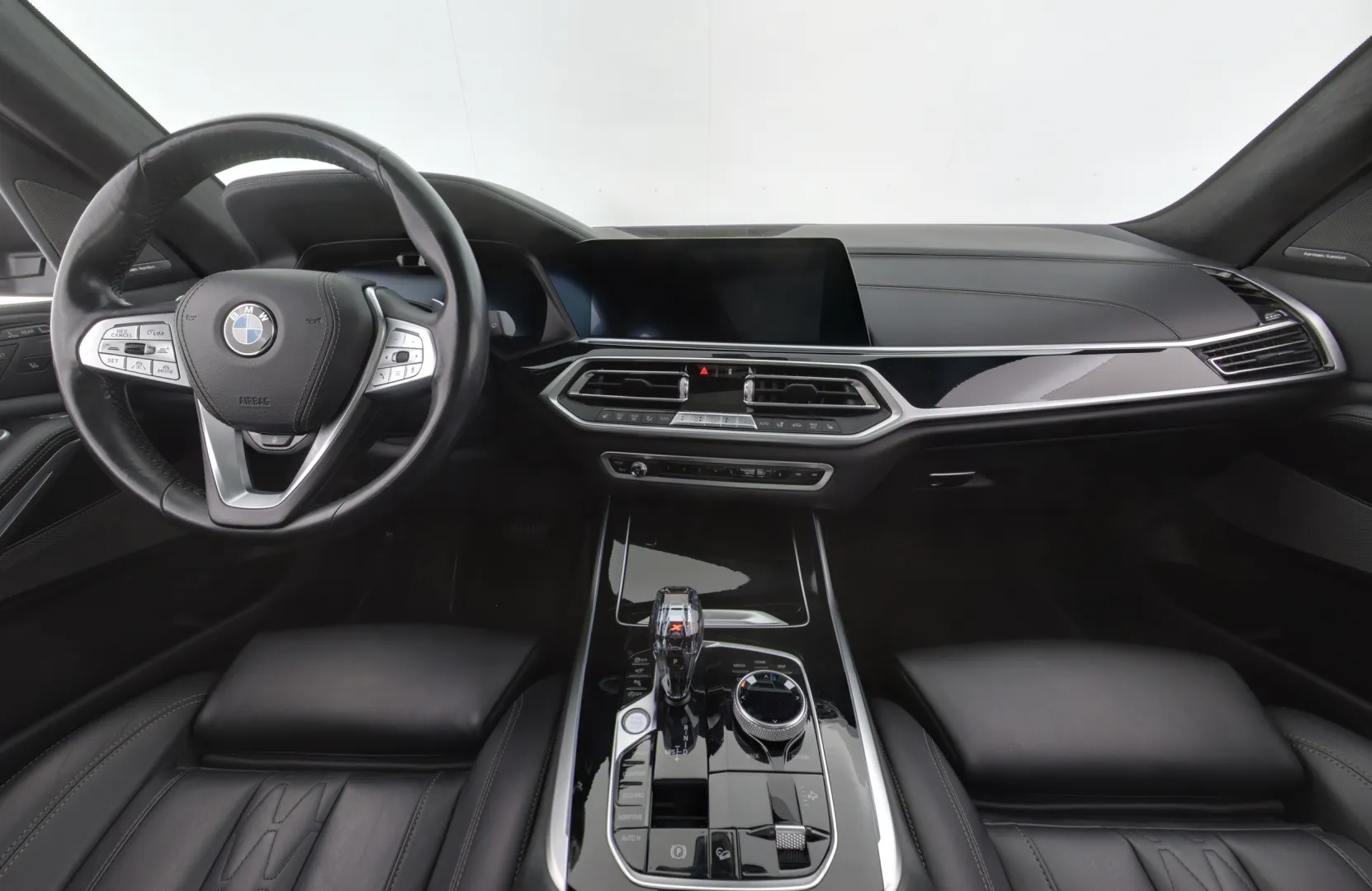 BMW X7 YLE-206 carousel image