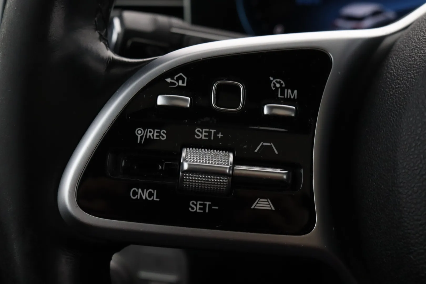 Mercedes-Benz GLE JLO-177 carousel image