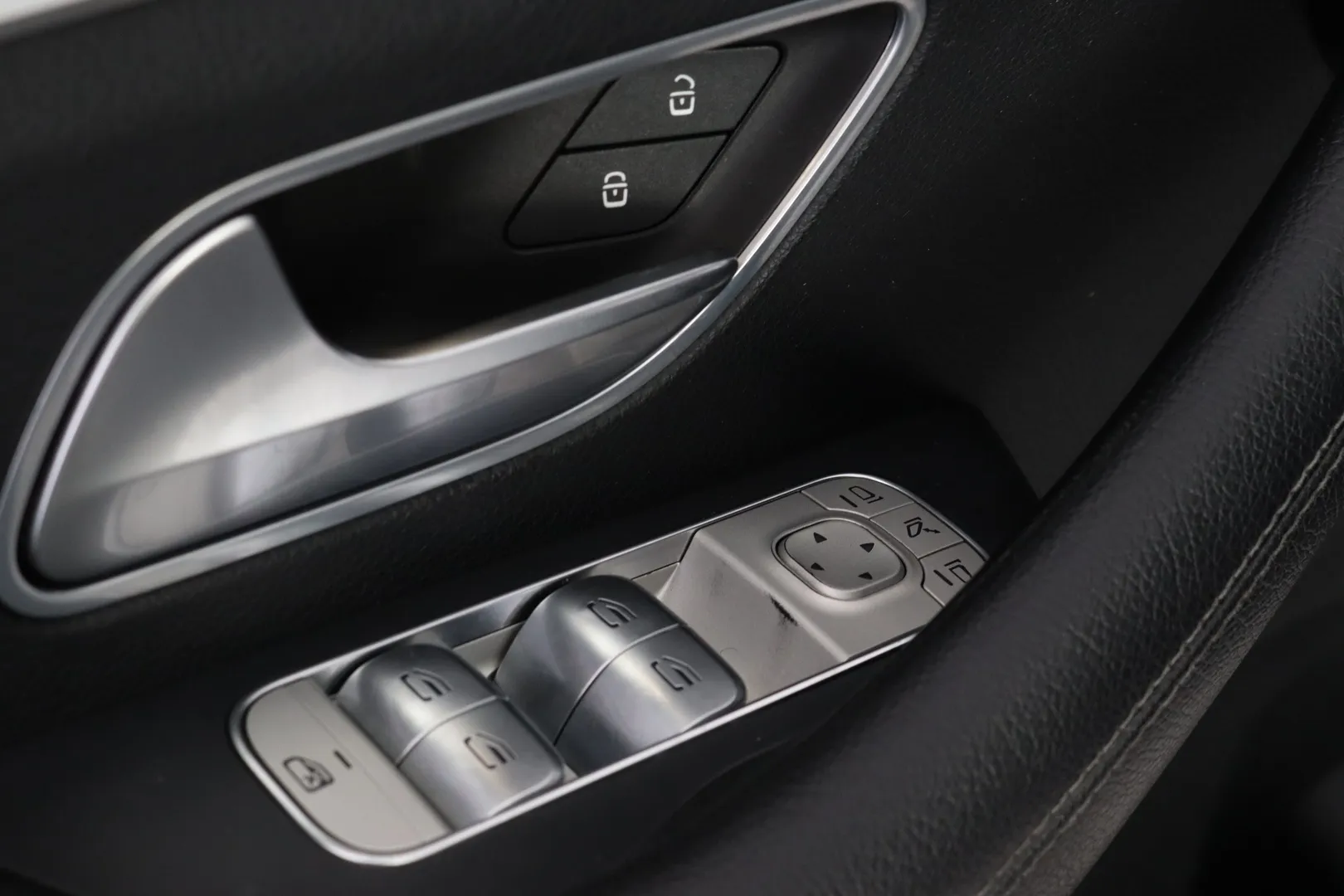 Mercedes-Benz GLE JLO-177 carousel image