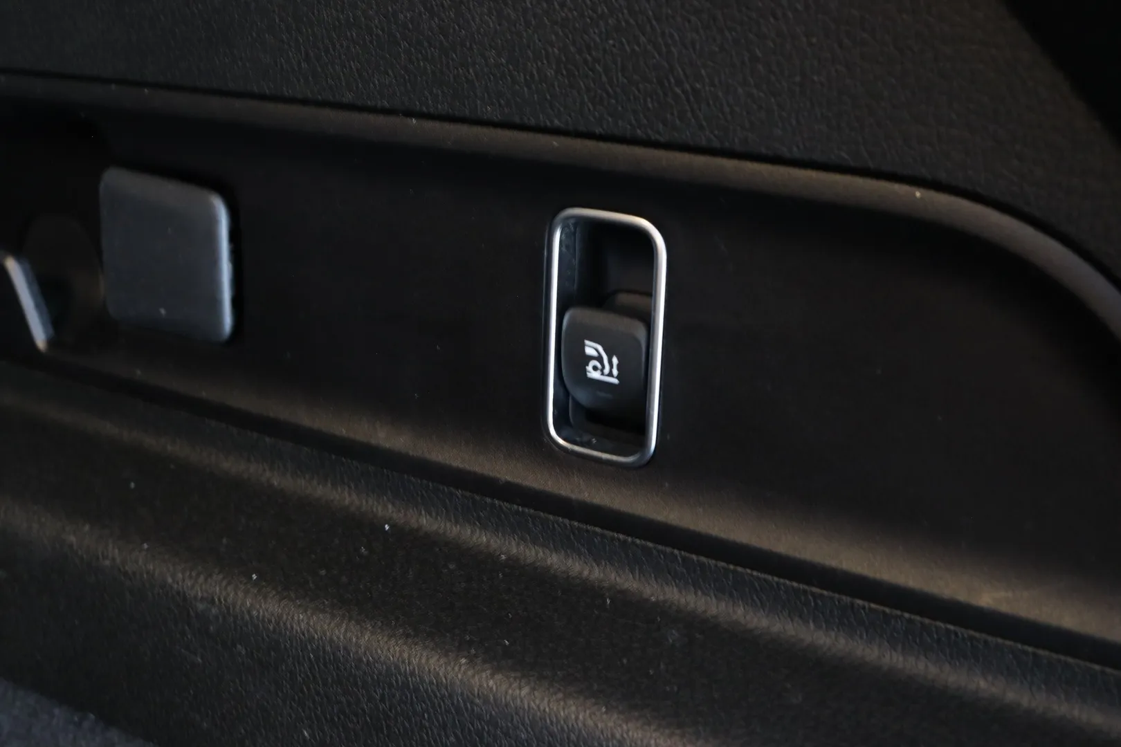 Mercedes-Benz GLE JLO-177 carousel image