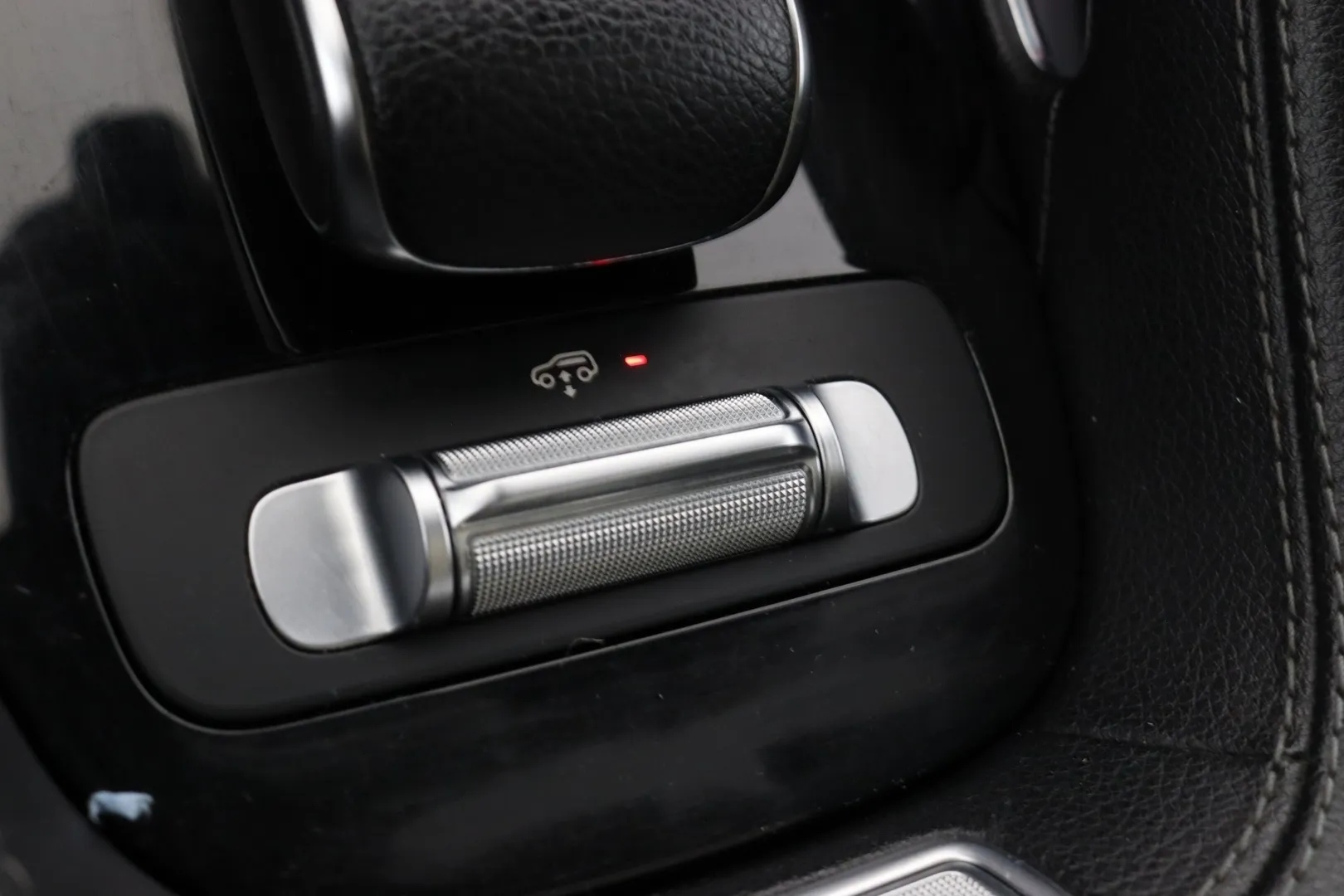 Mercedes-Benz GLE JLO-177 carousel image