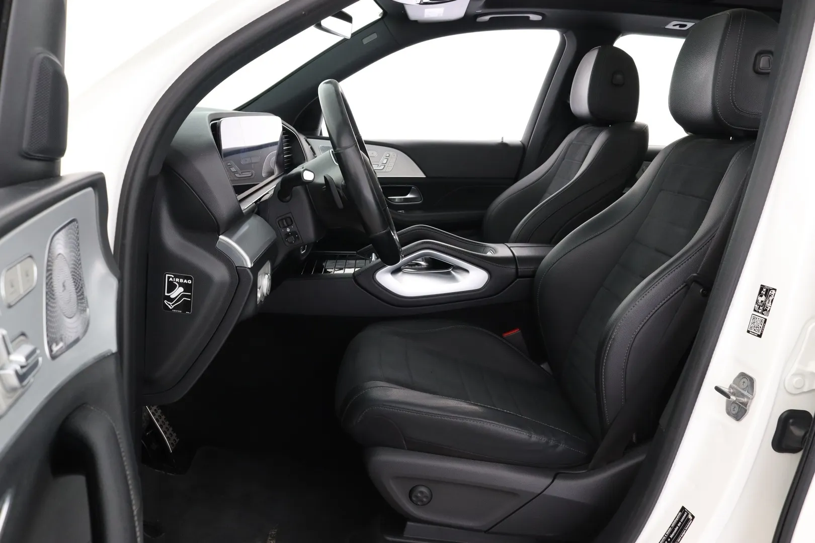 Mercedes-Benz GLE JLO-177 carousel image