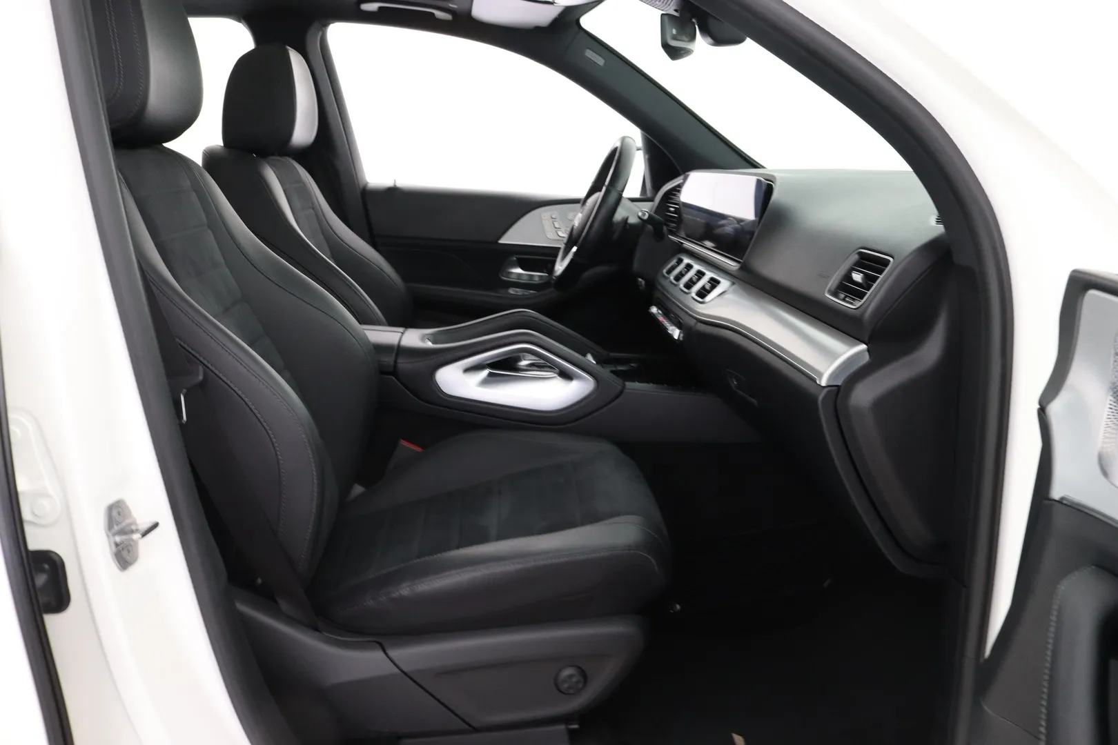 Mercedes-Benz GLE JLO-177 carousel image