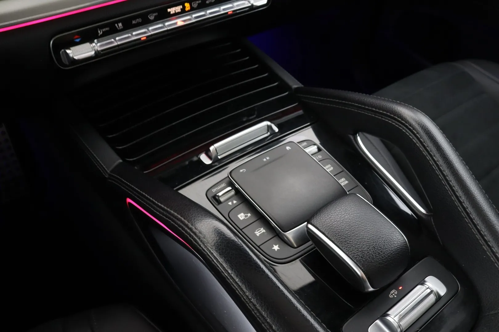 Mercedes-Benz GLE JLO-177 carousel image