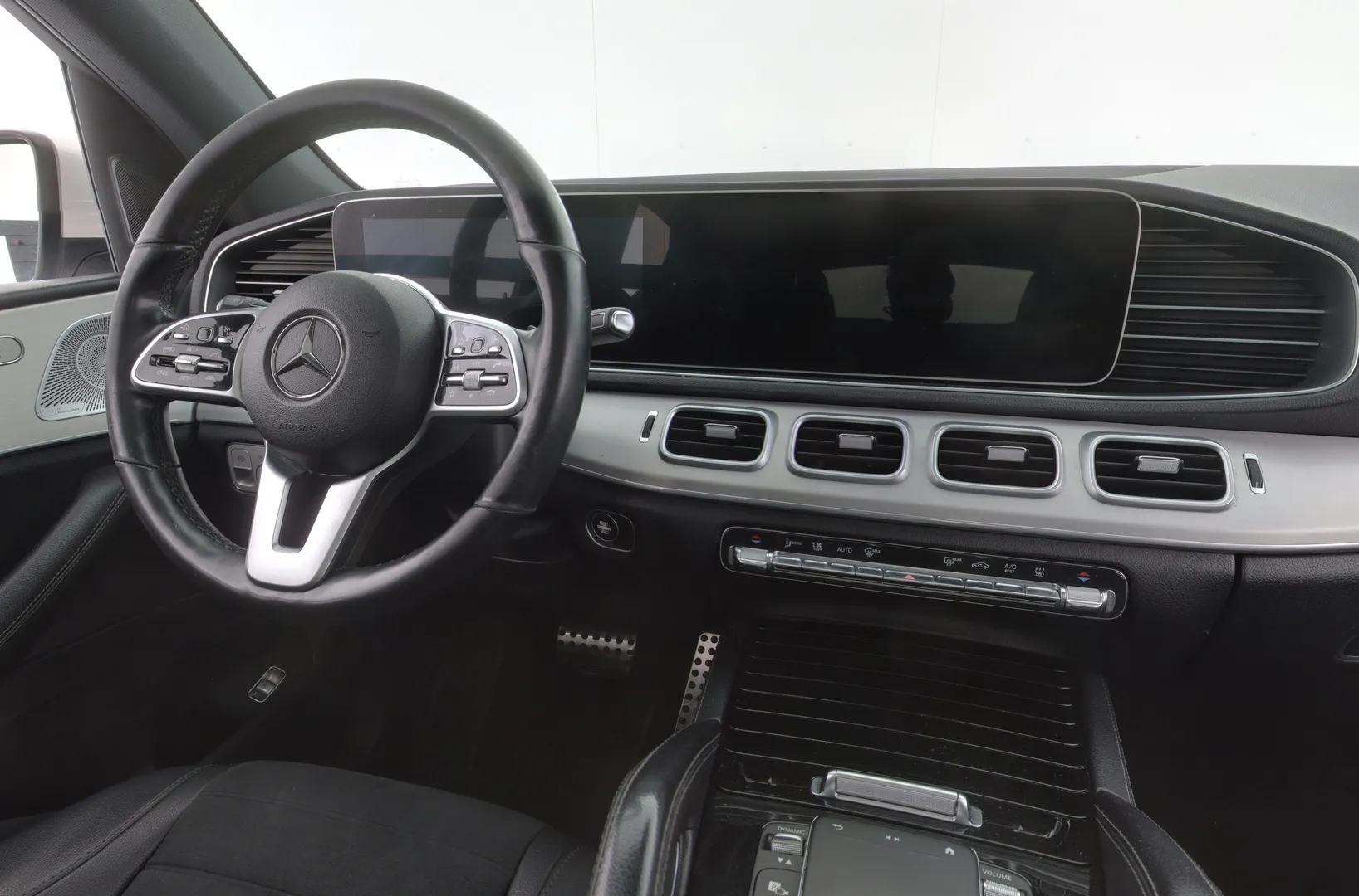 Mercedes-Benz GLE JLO-177 carousel image