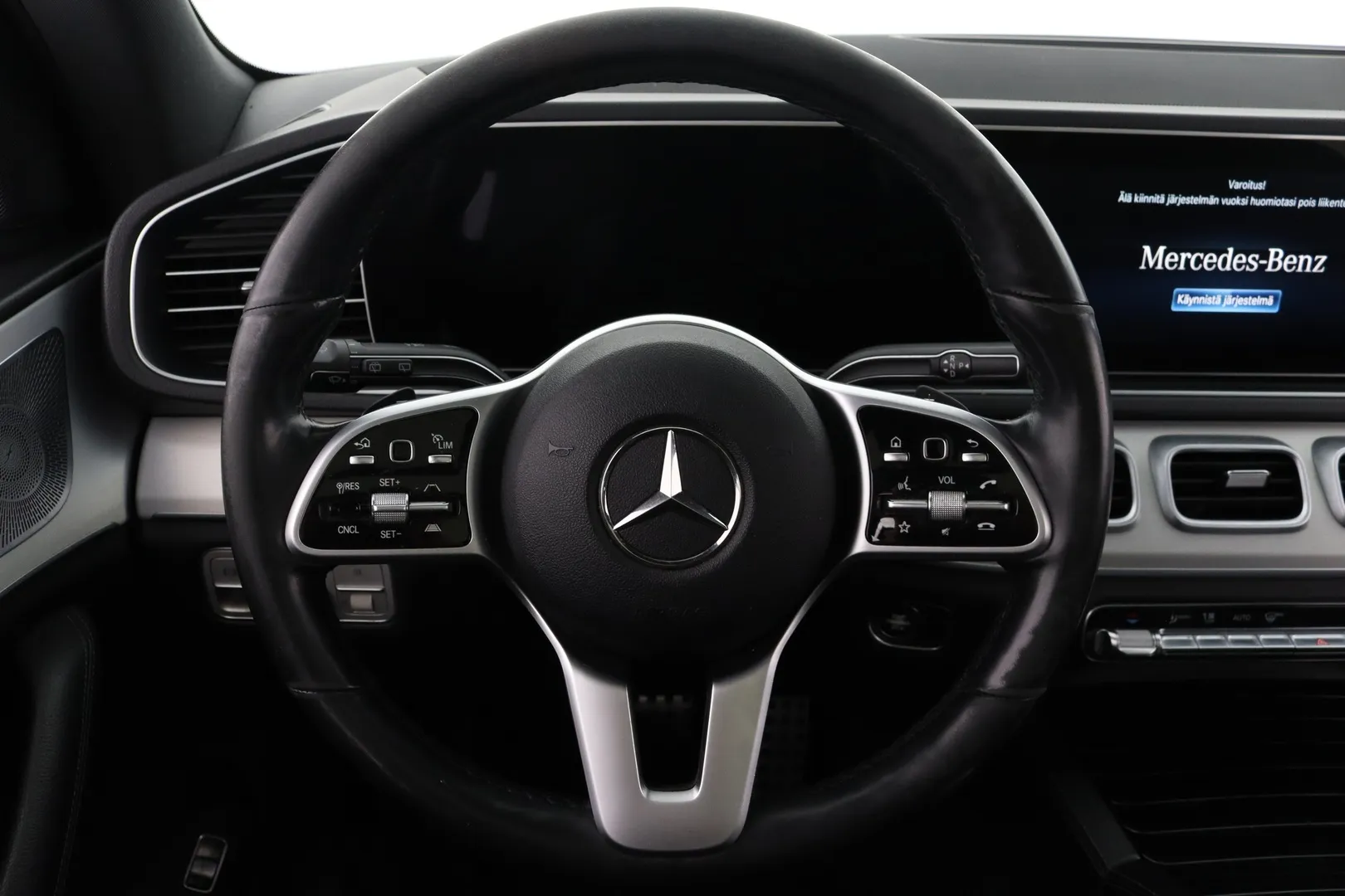 Mercedes-Benz GLE JLO-177 carousel image