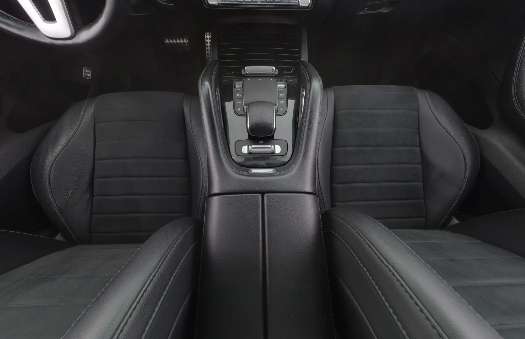 Mercedes-Benz GLE JLO-177 carousel image