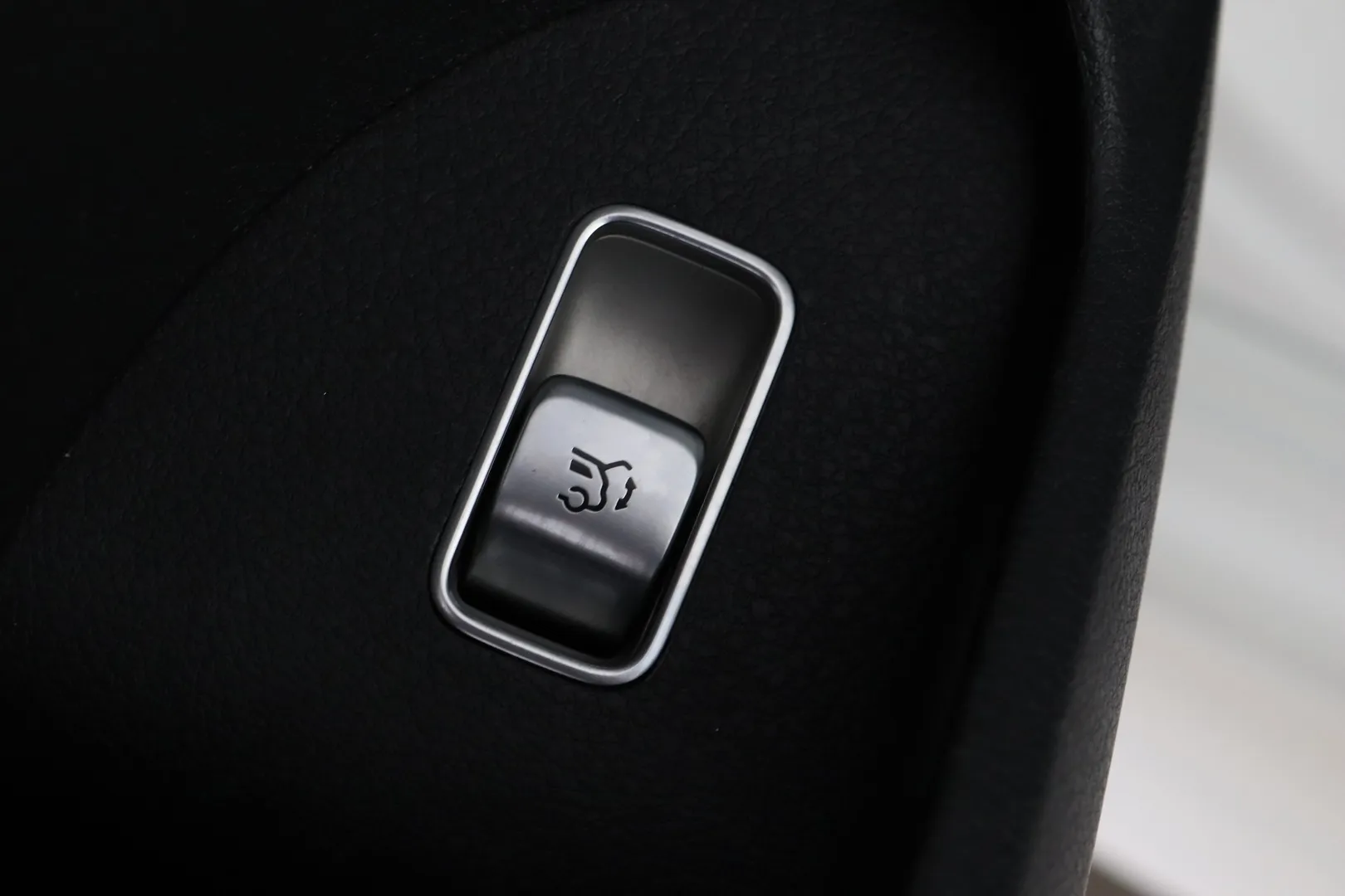 Mercedes-Benz GLE JLO-177 carousel image