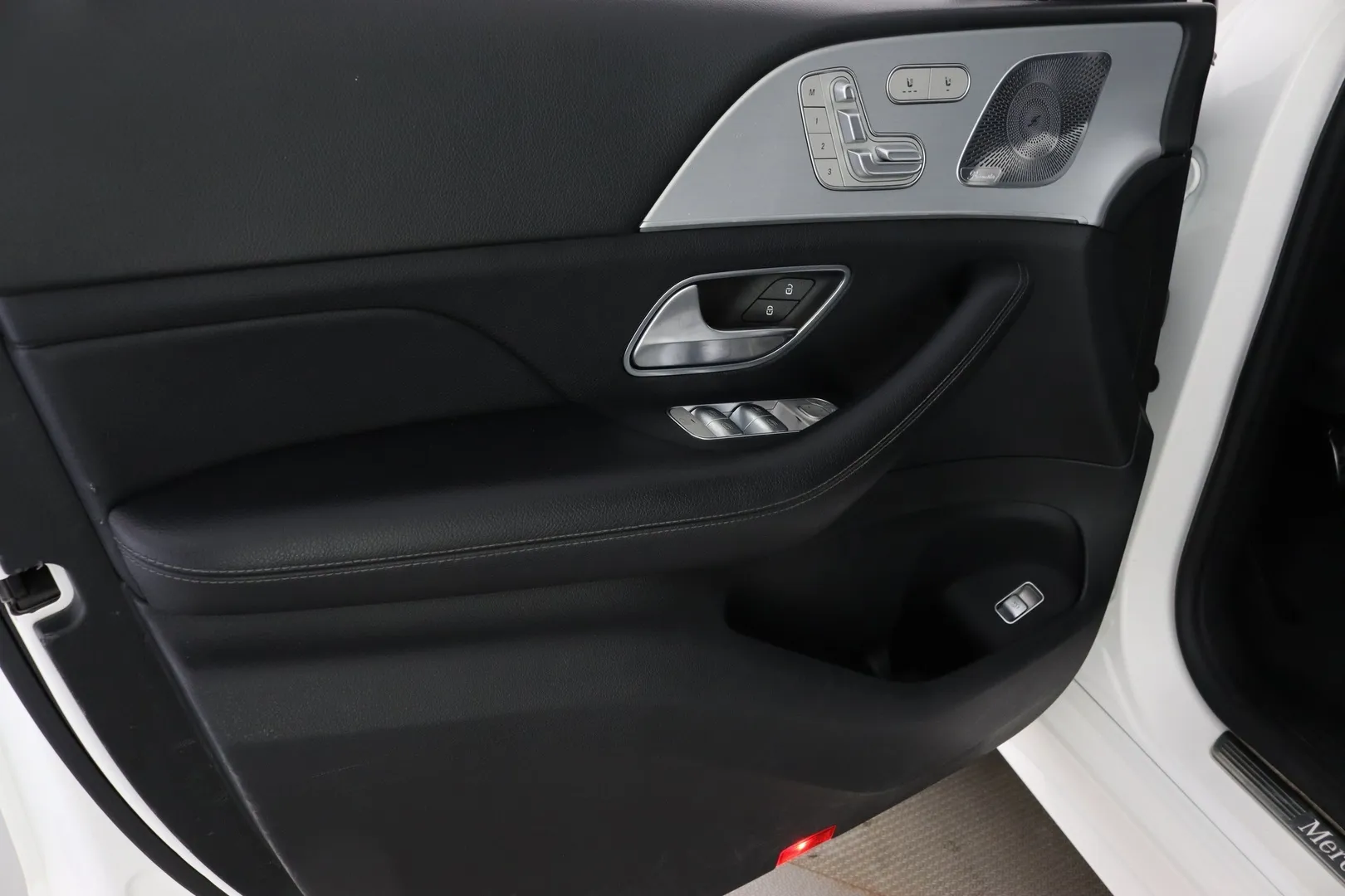 Mercedes-Benz GLE JLO-177 carousel image