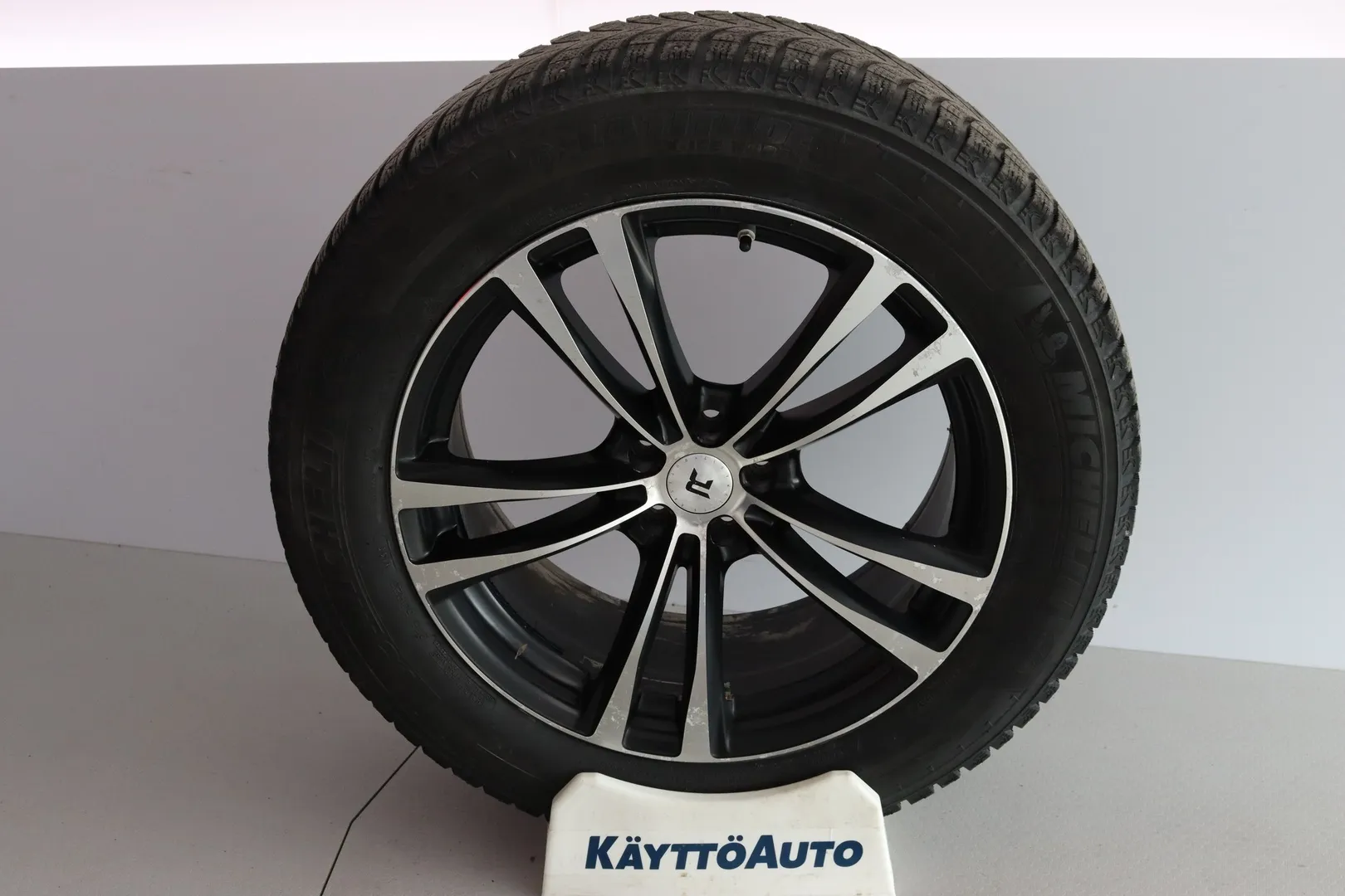 Mercedes-Benz GLE JLO-177 carousel image