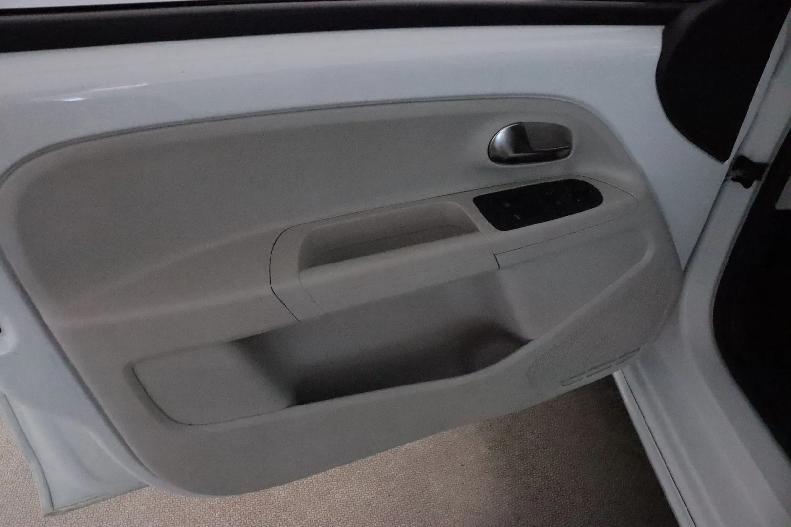 VOLKSWAGEN up! LNE-520 carousel image