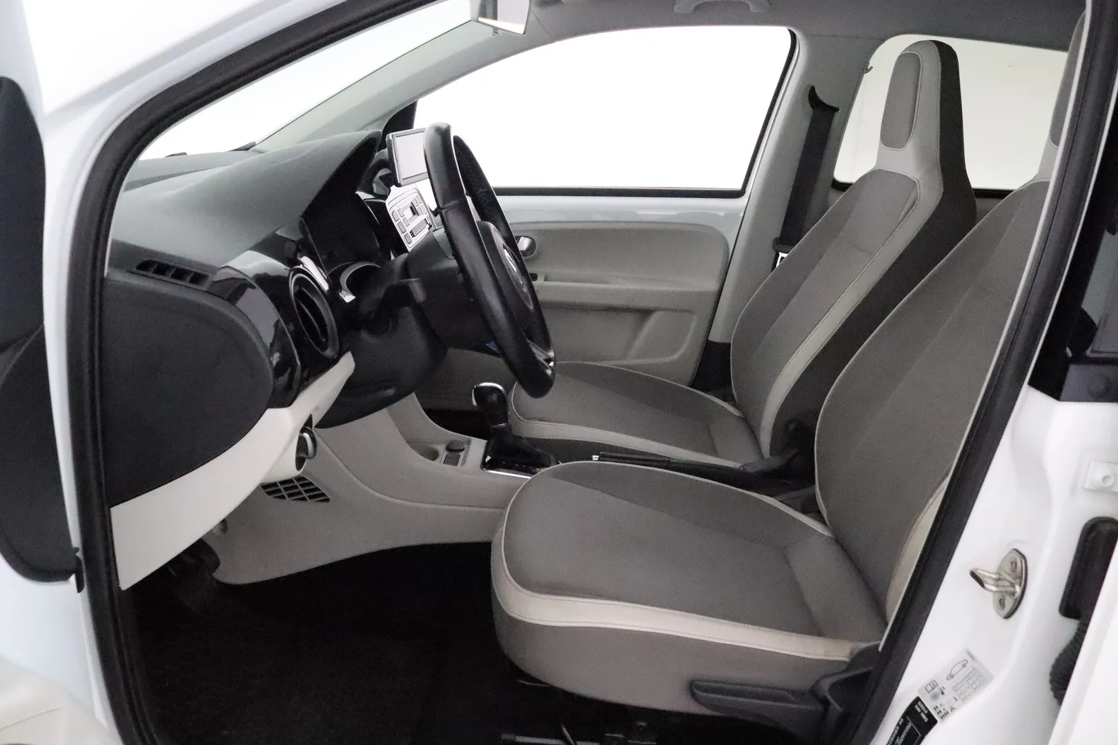 VOLKSWAGEN up! LNE-520 carousel image