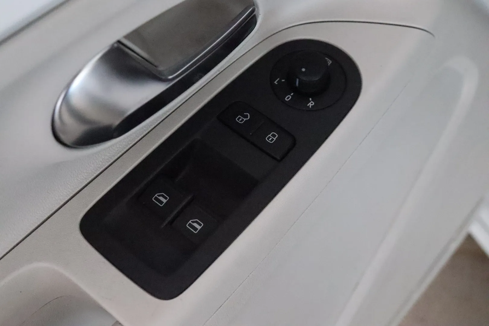 VOLKSWAGEN up! LNE-520 carousel image