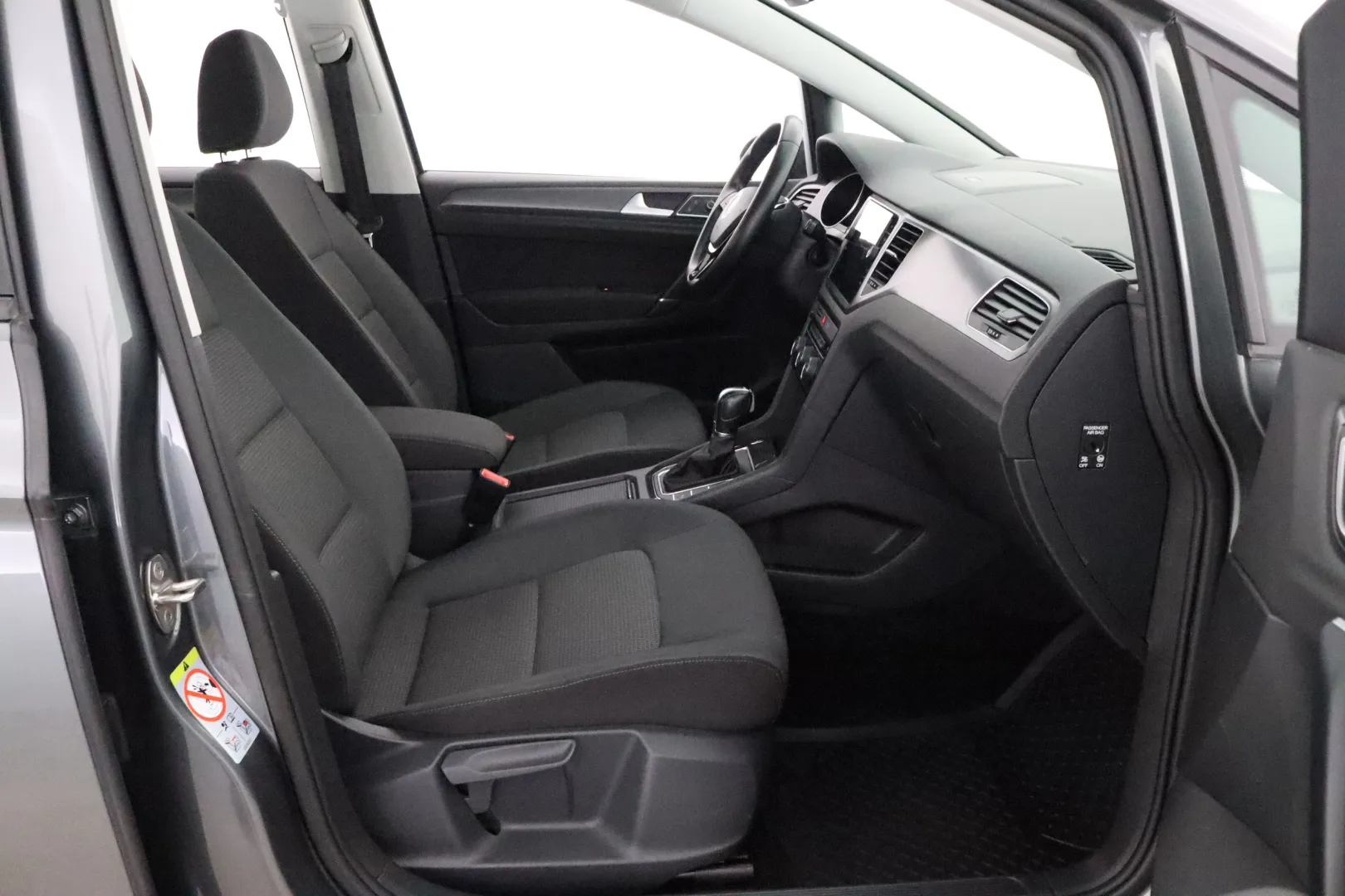 Volkswagen Golf Sportsvan IOL-276 carousel image