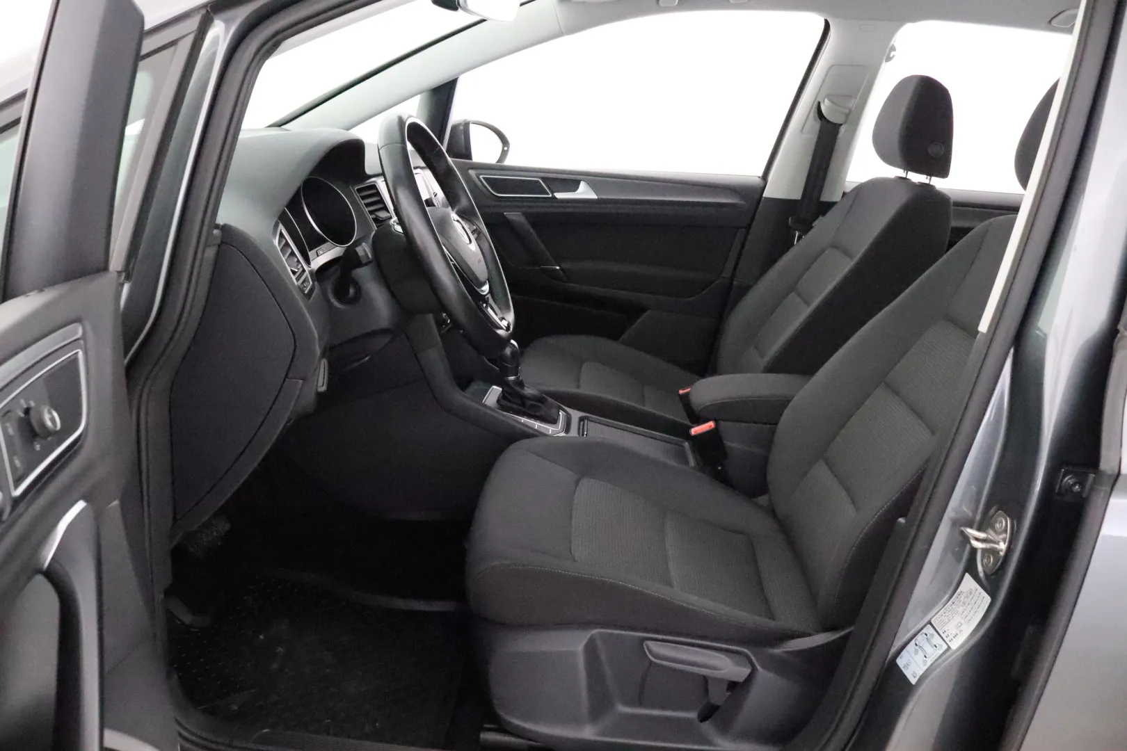 Volkswagen Golf Sportsvan IOL-276 carousel image