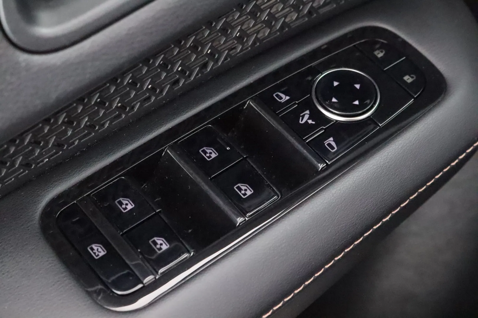 Nissan Ariya IRJ-642 carousel image